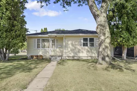 1142 Scott Ave, Waterloo, IA 50701