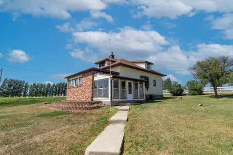 33015 150th St, Cedar Falls, IA 50613