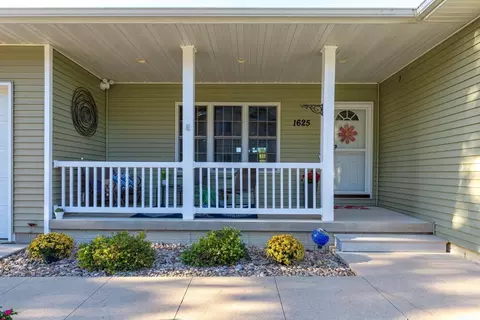 1625 Pleasant Vly, Waterloo, IA 50701