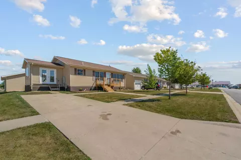 808 4th St, Parkersburg, IA 50665