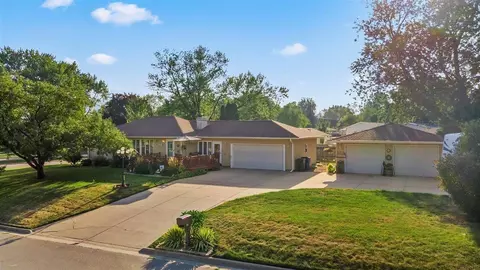 168 Valley Rd, Waterloo, IA 50701