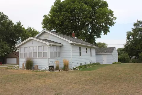 2061 Burton Ave, Waterloo, IA 50703