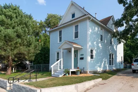 1126 1st St, Cedar Falls, IA 50613