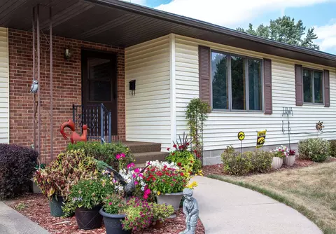 2304 W Bremer Ave, Waverly, IA 50677