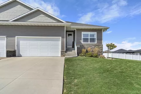 4503 Ironwood Dr, Cedar Falls, IA 50613