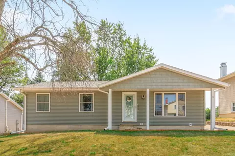 3939 Valdez Dr, Waterloo, IA 50701