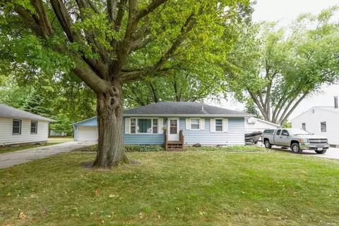 1216 Dorothy Dr, Waterloo, IA 50701