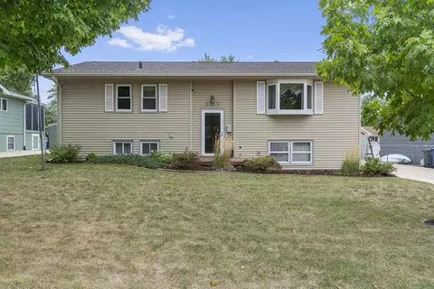3315 Santa Maria Dr, Waterloo, IA 50702