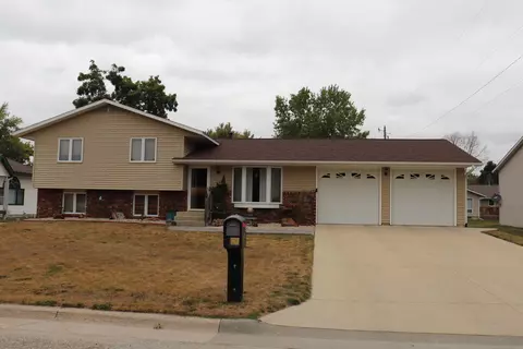 402 Valley Dr, Decorah, IA 52101