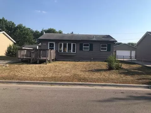 1681 Oakwood Dr, Waterloo, IA 50703
