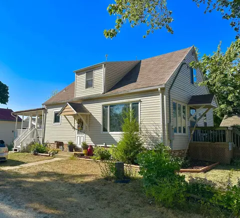 410 4th St, Stout, IA 50673