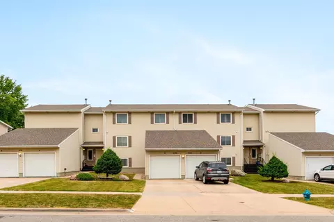 218 W Park Ln #1, Waterloo, IA 50701