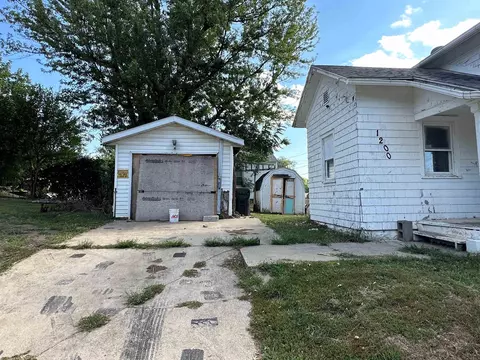 1200 E Mitchell Ave, Waterloo, IA 50702 photo 4