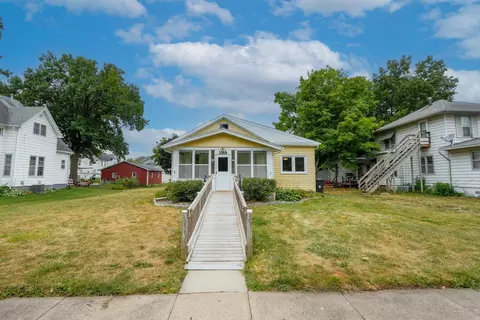 1009 Bluff St, Cedar Falls, IA 50613
