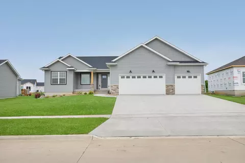 4426 Granite Ridge Rd, Cedar Falls, IA 50613