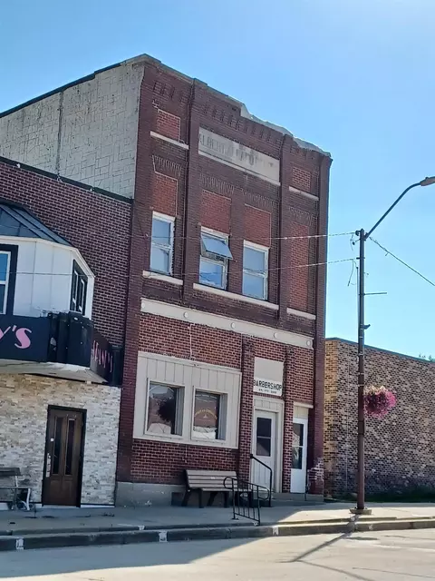 418 2nd St, Gladbrook, IA 50635