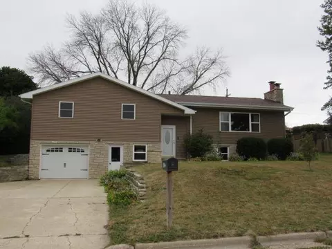 629 N Birch St, Monticello, IA 52310