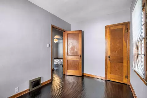 2807 E 4th St, Waterloo, IA 50703 photo 9
