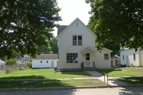 302 6th Ave, Charles City, IA 50616