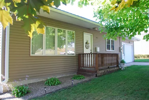 217 N Oak St, West Union, IA 52175