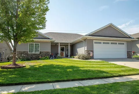 505 Spruce Hills Dr, Cedar Falls, IA 50613