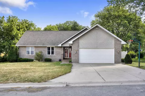 207 Beverly Blvd, Hudson, IA 50643
