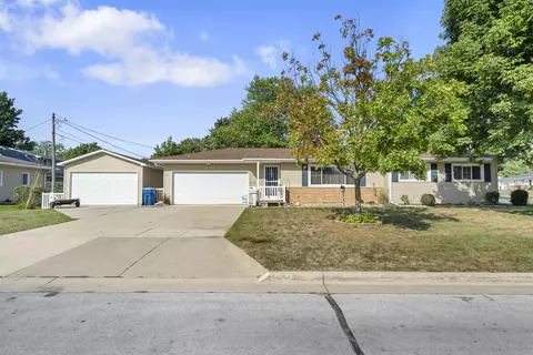 404 Hillcrest Rd, Waterloo, IA 50701