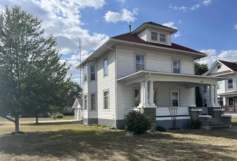 624 6th St, Jesup, IA 50648