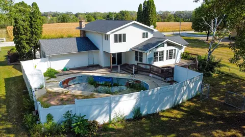 4048 E Shaulis Rd, Waterloo, IA 50702 photo 3