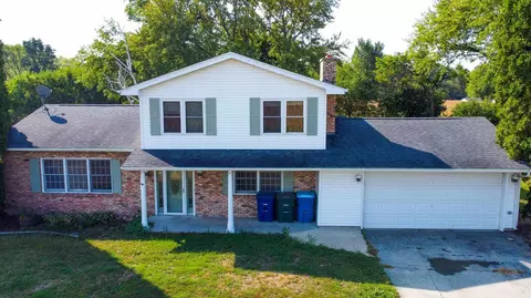 4048 E Shaulis Rd, Waterloo, IA 50702