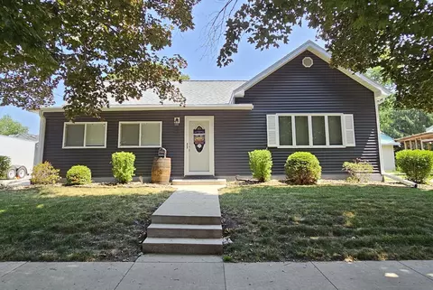 606 Chestnut St, La Porte City, IA 50651