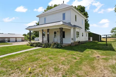 154 6th St S, Winthrop, IA 50682