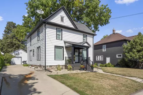 1103 W 19th St, Cedar Falls, IA 50613