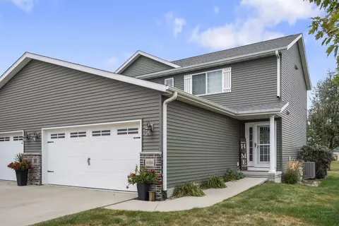 4004 Mourning Dove Dr, Waterloo, IA 50702