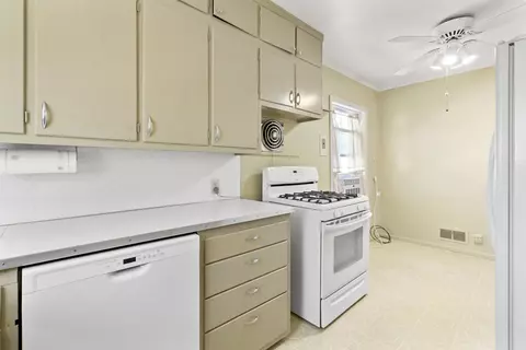 1127 Cornwall Ave, Waterloo, IA 50702 photo 8