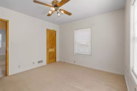1127 Cornwall Ave, Waterloo, IA 50702 photo 16
