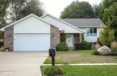 5319 Carey Dr, Cedar Falls, IA 50613