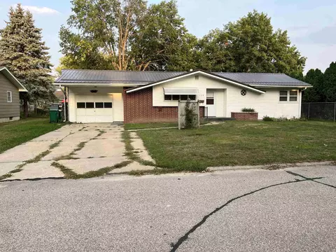 108 NE 14th Ave, Independence, IA 50644