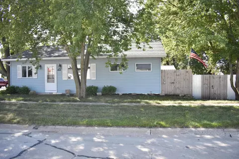 854 Douglas St, Jesup, IA 50648