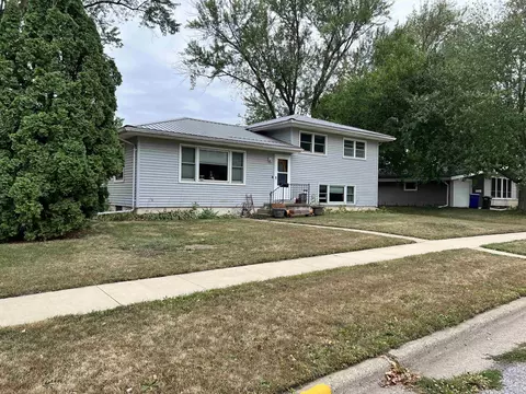 1705 3rd Ave NW, Waverly, IA 50677