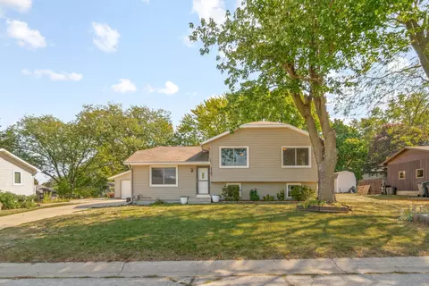 117 Celeste St, Hudson, IA 50643