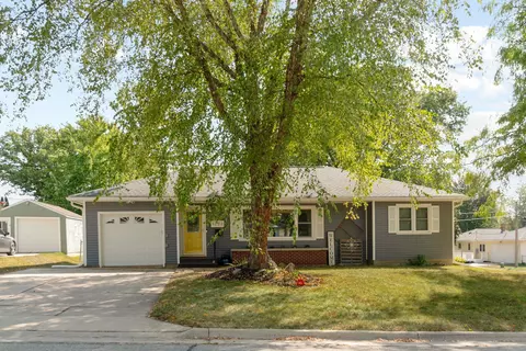 1603 Parker St, Cedar Falls, IA 50613