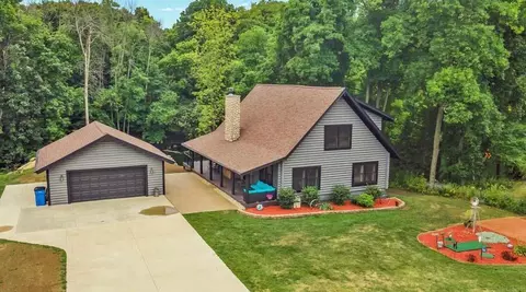 106 Orchard Dr, Denver, IA 50622