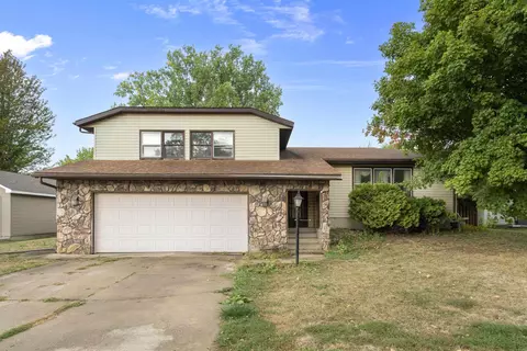 950 Wendy Rd, Waterloo, IA 50701