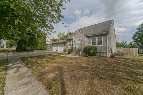 1208 6th St, Grundy Center, IA 50638