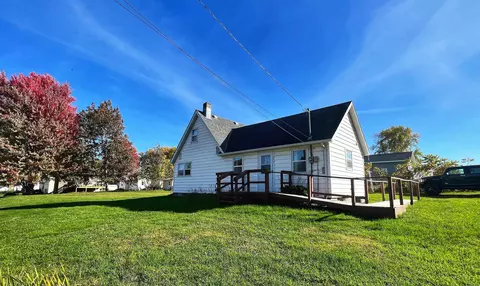 206 5 Ave Sw Ave, Waukon, IA 52172