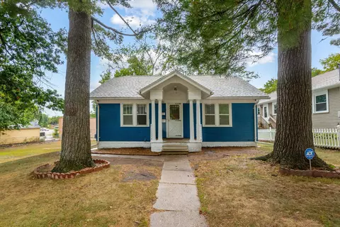 827 Steely St, Waterloo, IA 50703