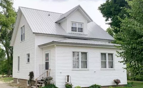 406 Grove St, Fredericksburg, IA 50630