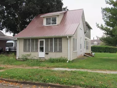402 S Linden St, Monticello, IA 52310