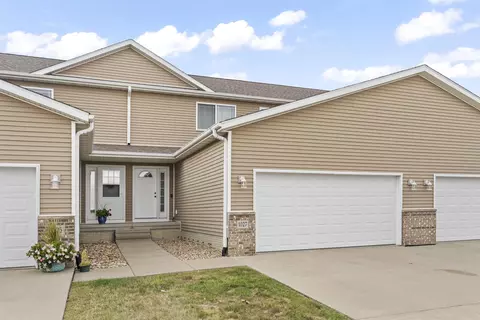 1027 Lois Ln, Waterloo, IA 50702
